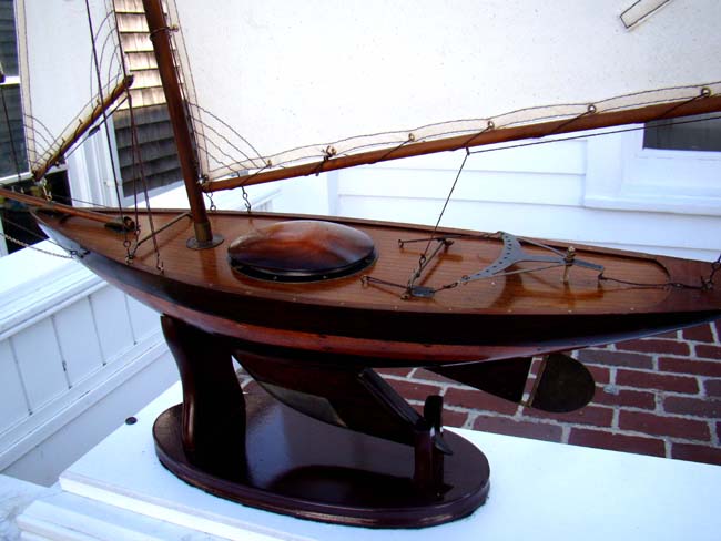 A lovely vintage gaff-rigged Pond Boat — image 2
